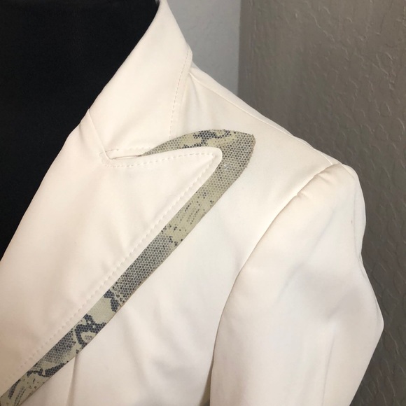 NWT Women's Sz 2  GUESS by MARCIANO White Blazer - Picture 3 of 8